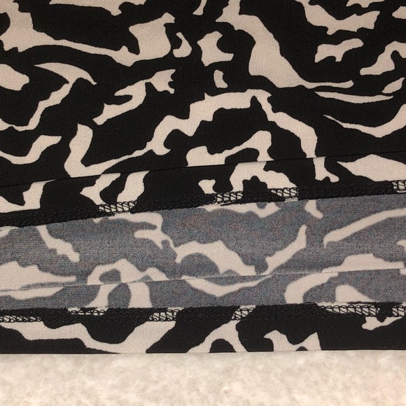 Worthington Animal Print Blouse B2 - Picture 7 of 8